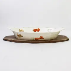 VTG Oven-To-Table Oven Proof Veggie Pattern Au Gratin Dish  w/ Wooden Underplate