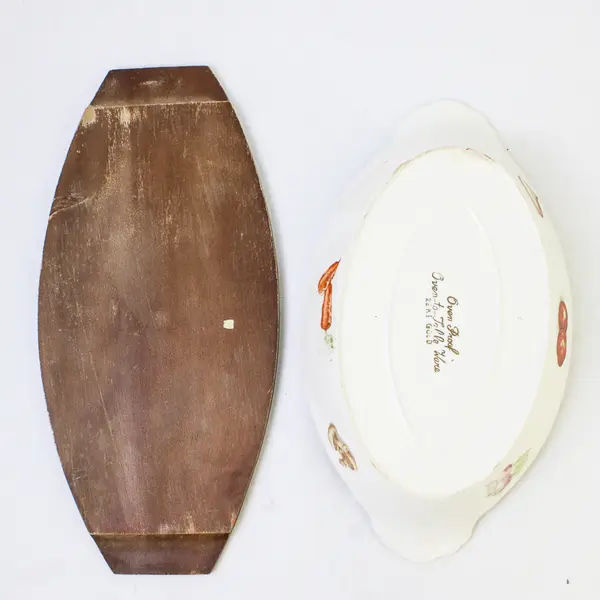 VTG Oven-To-Table Oven Proof Veggie Pattern Au Gratin Dish  w/ Wooden Underplate