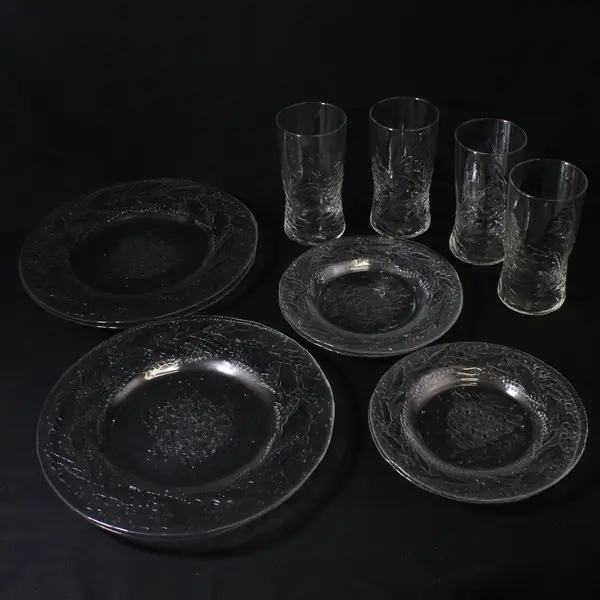 Celebrate The Season Noel 12pc Glass Christmas Tree Dinnerware Set