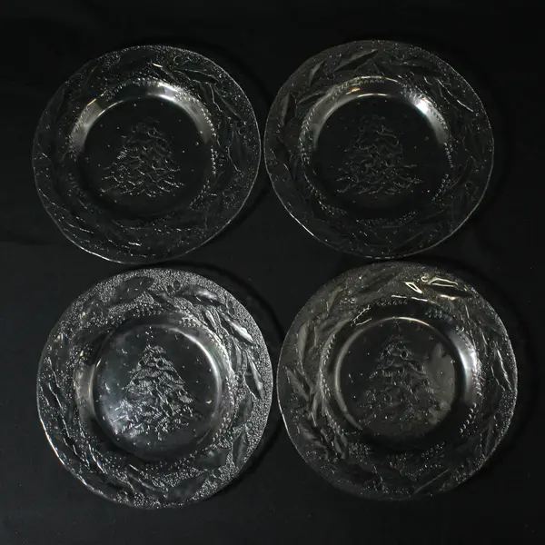 Celebrate The Season Noel 12pc Glass Christmas Tree Dinnerware Set