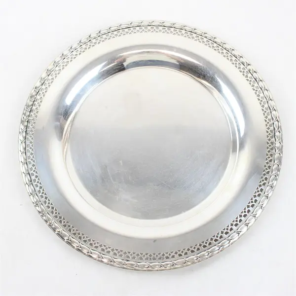 Oneida Community Fantasy Tudor Plate Round Silverplate Platter 10"