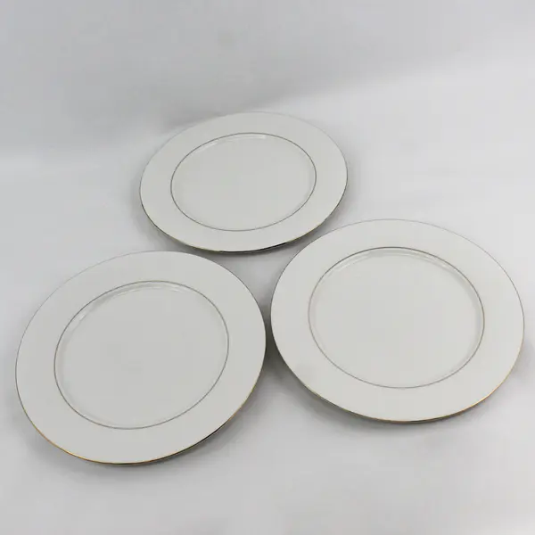 Lot of 3 Royal Majestic Fine China D'OR 8404 Pattern Dinner Plates 10.5"