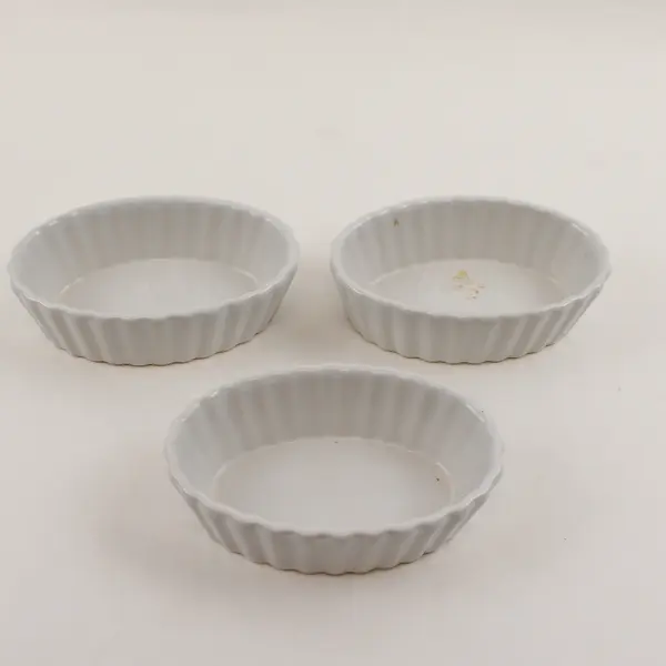 Lot Of 3 Unbranded Matching Oval White Ribbed Ceramic Creme Brulee Dishes 4.75"