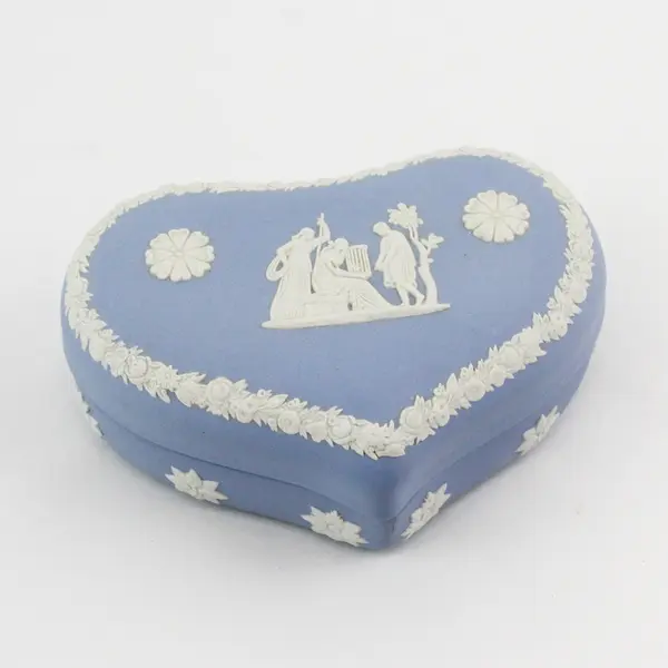 Vintage Wedgwood Blue Jasperware Covered Heart Shaped Trinket Box 5.25” x 3.75”