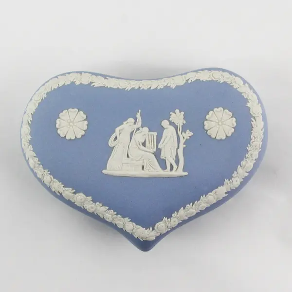 Vintage Wedgwood Blue Jasperware Covered Heart Shaped Trinket Box 5.25” x 3.75”