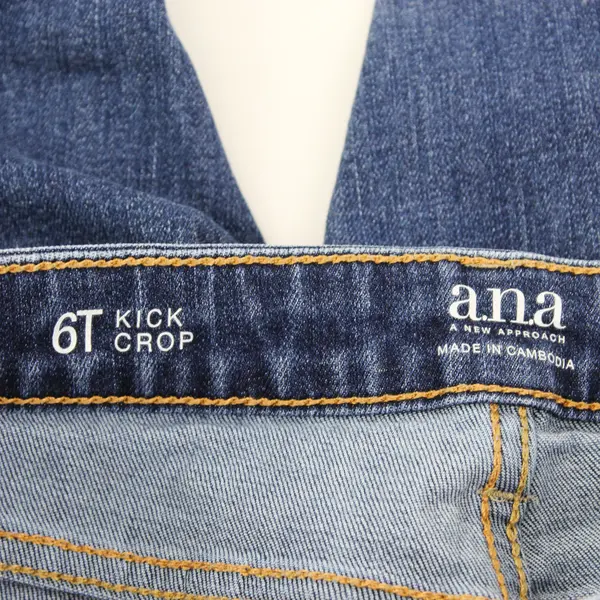 A New Approach Medium Wash Kick Crop Flared Jeans Women's Size 6T