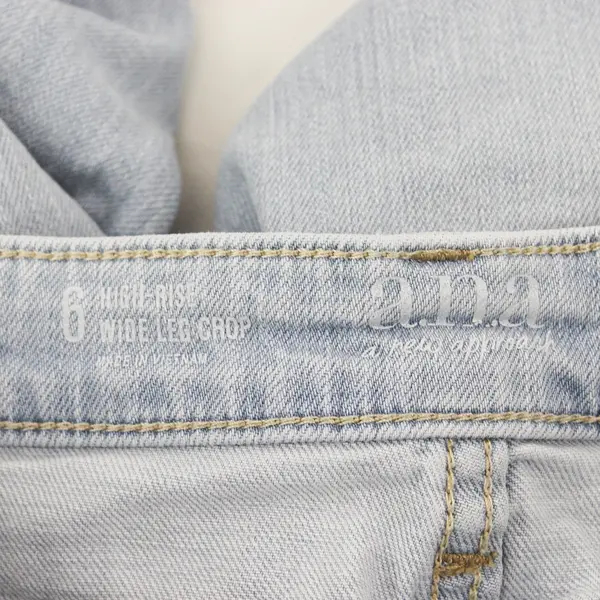 A New Approach Light Wash High-Rise Wide Leg Cropped Jeans Women's Size 6