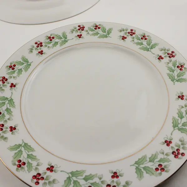 Set of 4 Gibson Designs Christmas Charm 10in Dinner Plates Ceramic