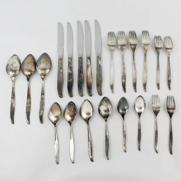 22 Piece Oneida Community Winsome Silverplate Flatware Set 1959