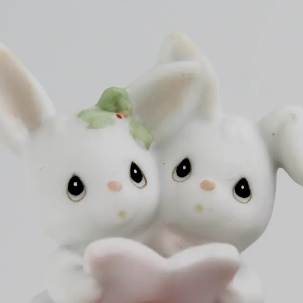 Precious Moments Sugar Town Bunnies Carolling Figurine 1997 Porcelain