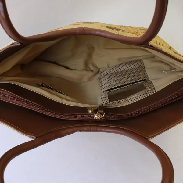 Bueno Brown Floral Woven Straw Handbag - Fully Lined w/Several Internal Pockets