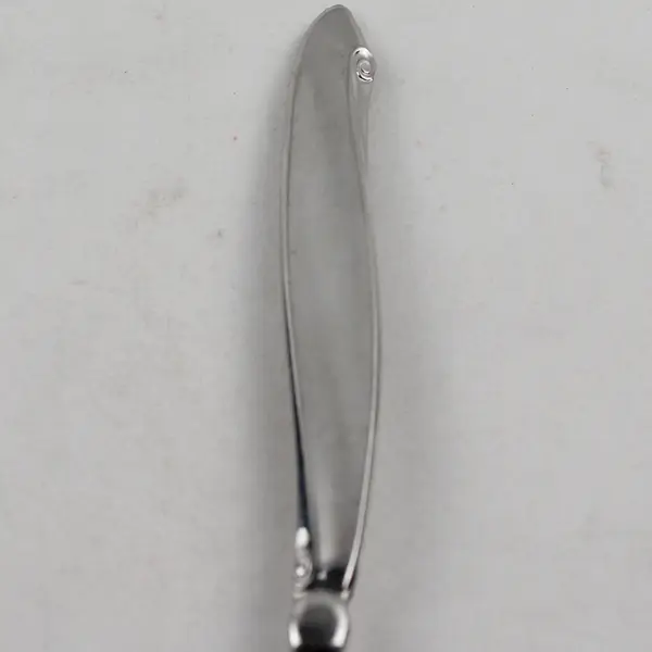 Lot of 2 Oneida Silver Shoreline Pattern SS Butter Knives Rare HTF Item 6.5"