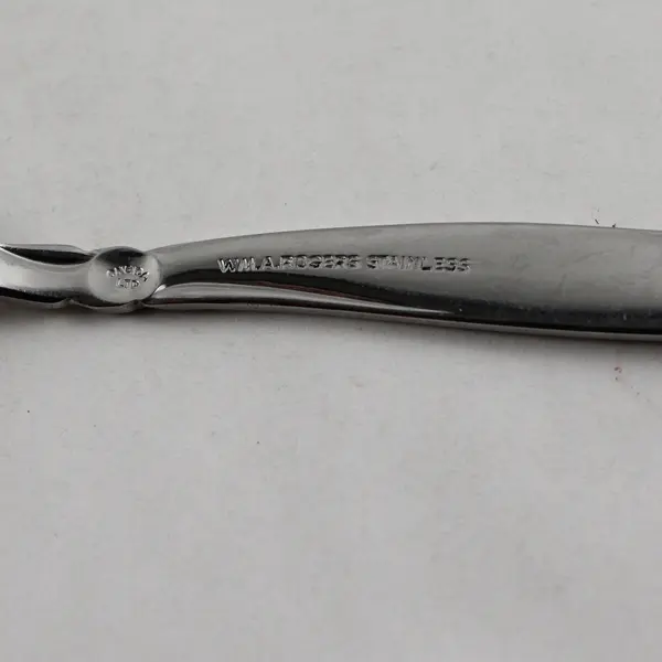 Lot of 2 Oneida Silver Shoreline Pattern SS Butter Knives Rare HTF Item 6.5"