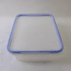 Snapware Airtight Food Storage Container 8.2 Cups Clear Snap-Lock Lid