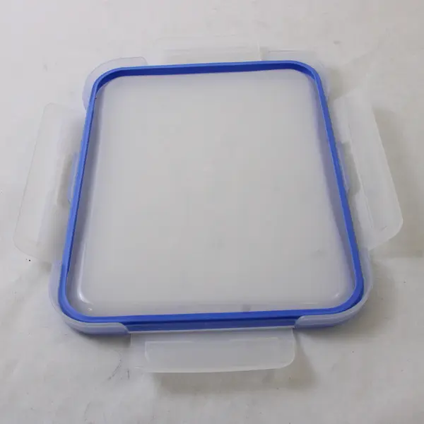 Snapware Airtight Food Storage Container 8.2 Cups Clear Snap-Lock Lid