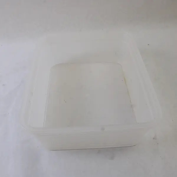 Snapware Airtight Food Storage Container 8.2 Cups Clear Snap-Lock Lid