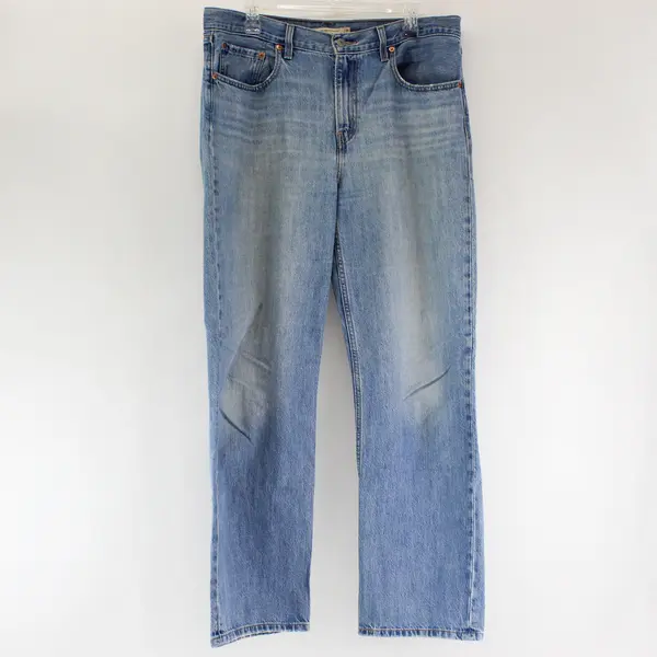 Levi's Women's 31 (38x31) Light Wash Med Rise Low Pro Straight Leg Denim Jeans