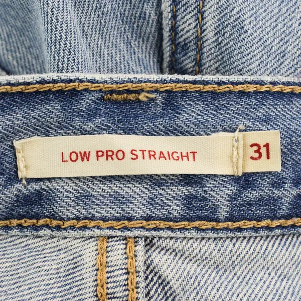 Levi's Women's 31 (38x31) Light Wash Med Rise Low Pro Straight Leg Denim Jeans
