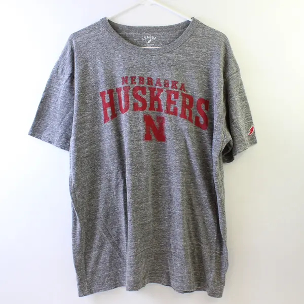 League Nebraska Huskers Gray Short-Sleeved T-Shirt Adult's Size XL