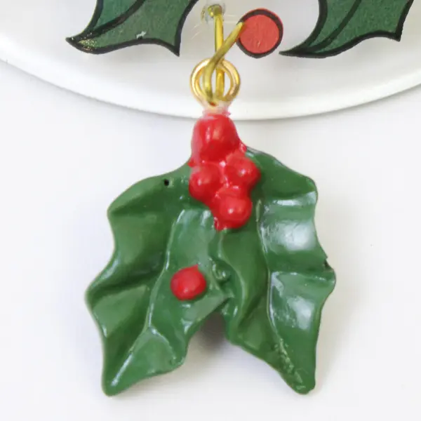 Boston Warehouse 2 Pc Bobeches Seasonal Holiday Holly Berry Glass Candle Rings