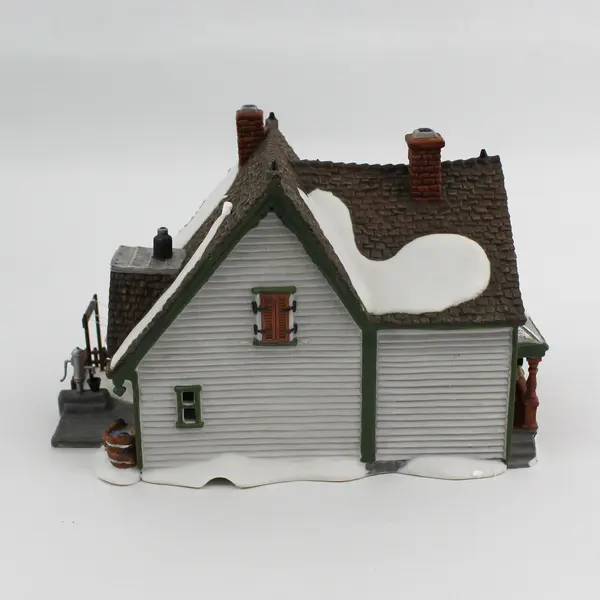 1999 DEPT 56 New England Village Harper’s Farmhouse 56612  Retired 2006