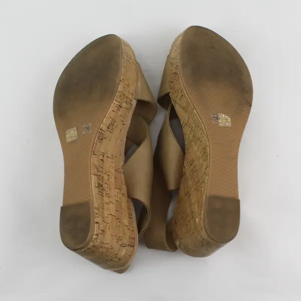 Clark By Laundry Solid Beige Color Annadel Eirwyn Wedge Sandals Womens Size 11M