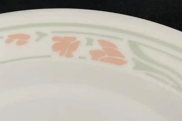 Corelle Peach Garland Bread Dessert Plates Set of 4 Discontinued Chip