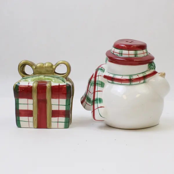 Fitz and Floyd Essentials Christmas Snowman & Present Salt & Pepper Shakers
