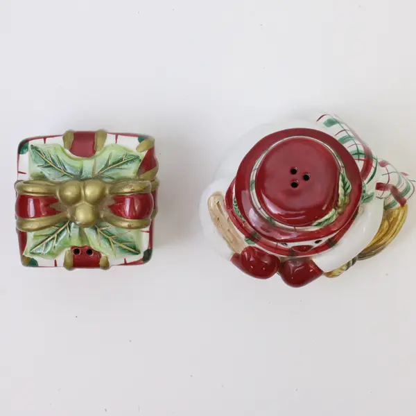 Fitz and Floyd Essentials Christmas Snowman & Present Salt & Pepper Shakers