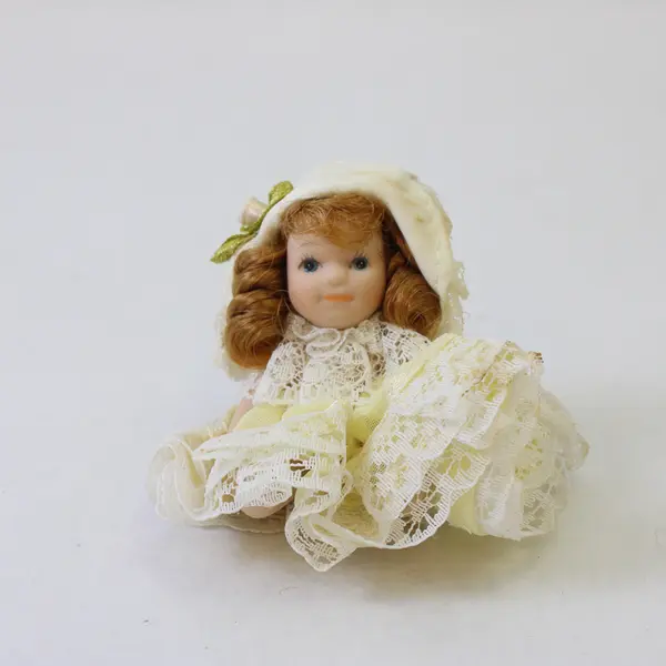 Lot of 5 Cameo Kids Porcelain Miniature Dolls New Unused Collectible