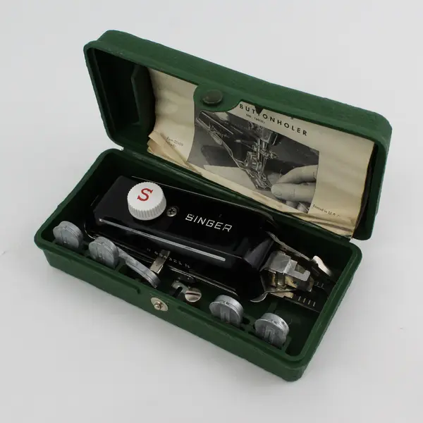 1948 Singer Buttonholer No. 160506 With 5 Template Sizes  Manual and Green Case