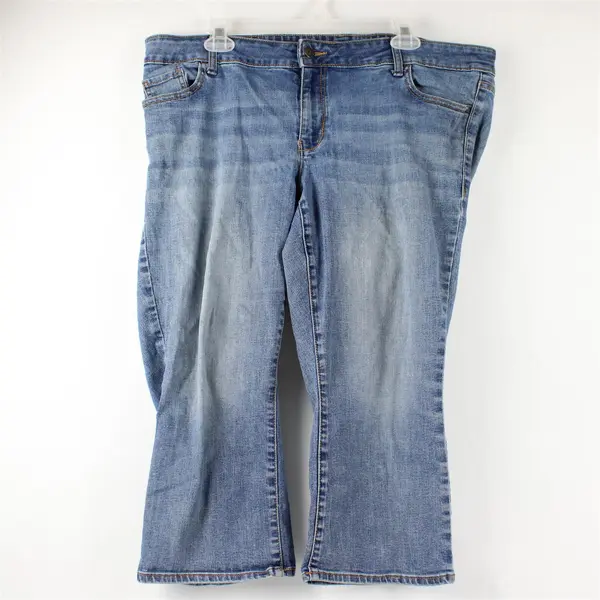 Old Navy Medium Wash Denim Capris Women's Size 20