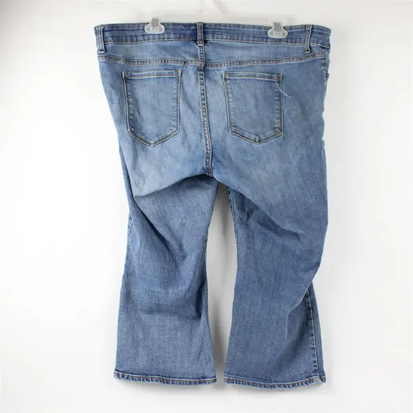 Old Navy Medium Wash Denim Capris Women's Size 20