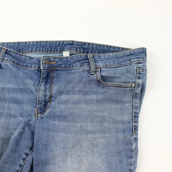 Old Navy Medium Wash Denim Capris Women's Size 20