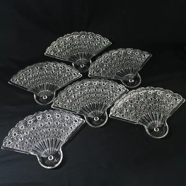 Set of 6 L.G. Wright Daisy Button Fan Shaped Clear Glass Snack Trays 