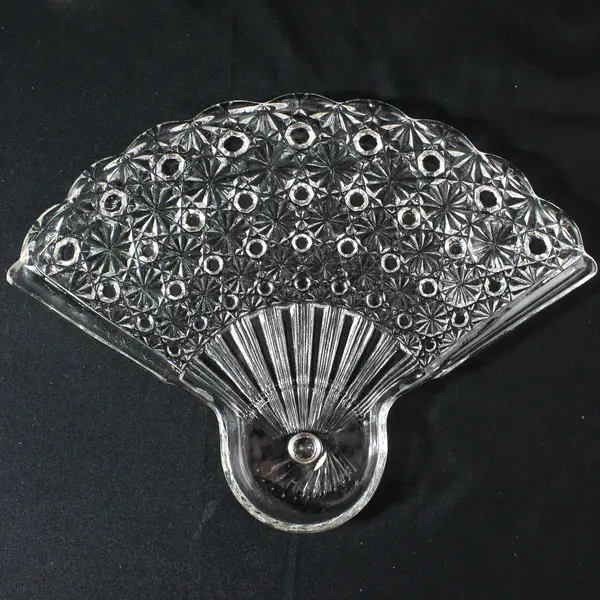 Set of 6 L.G. Wright Daisy Button Fan Shaped Clear Glass Snack Trays 