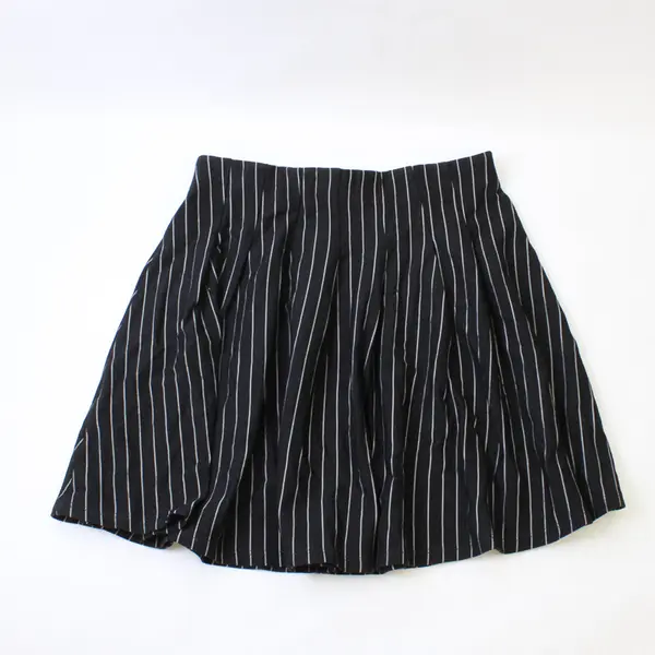 Paperloc Black and White Pinstripe Pleated Mini Skirt Women's Medium