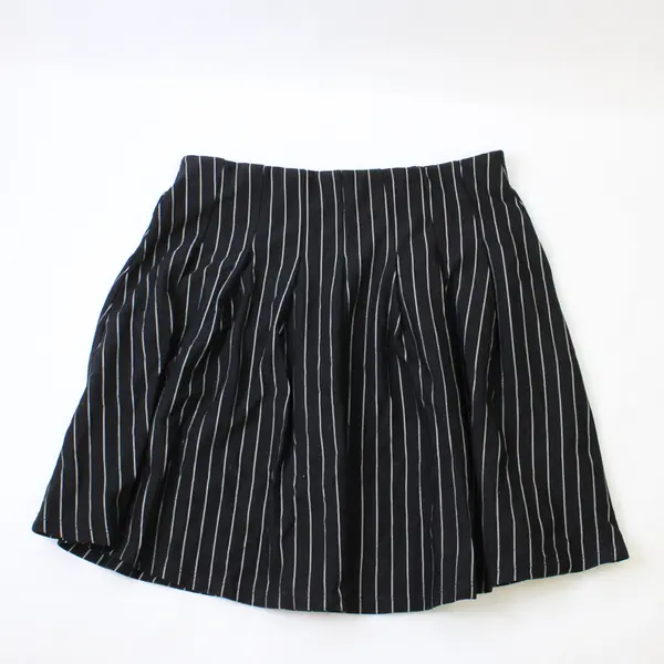 Paperloc Black and White Pinstripe Pleated Mini Skirt Women's Medium