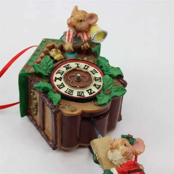 Vintage Christmas Mouse Motion Wall Clock Hooks to Christmas Lights New No Box