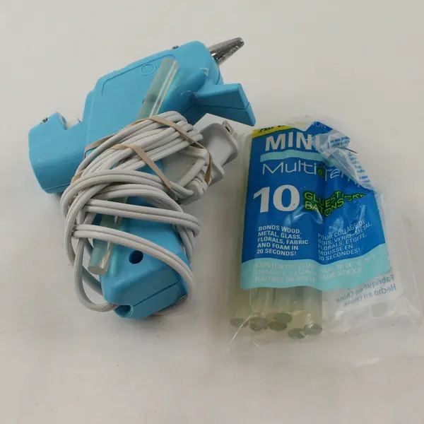 Ad Tech Lo Temp Hot Glue Gun w/ 7 Glue Sticks Compact 5in Used