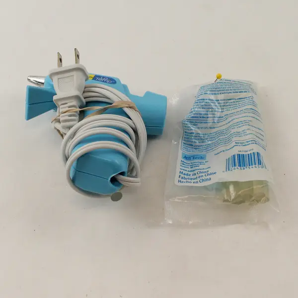 Ad Tech Lo Temp Hot Glue Gun w/ 7 Glue Sticks Compact 5in Used