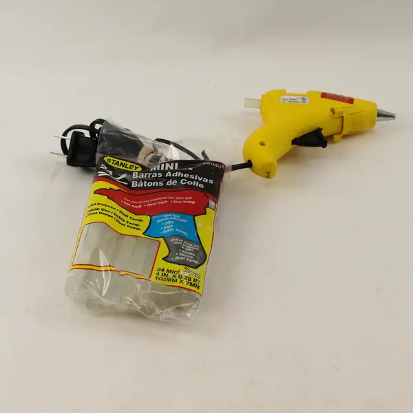 Stanley GR-10 15W Glue Gun w/ 24 Glue Sticks - Used Untested