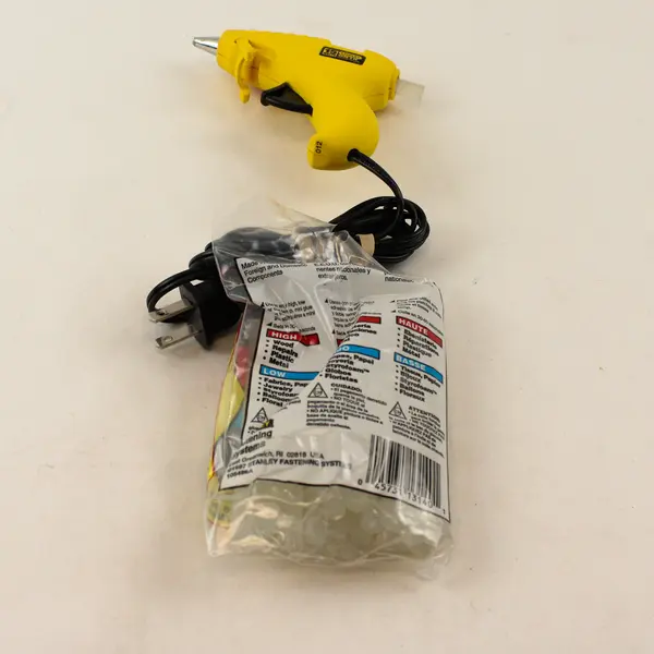 Stanley GR-10 15W Glue Gun w/ 24 Glue Sticks - Used Untested