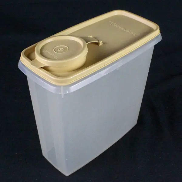 Vintage Tupperware Pitcher Cereal Keeper 469-15 Lid 471-10 