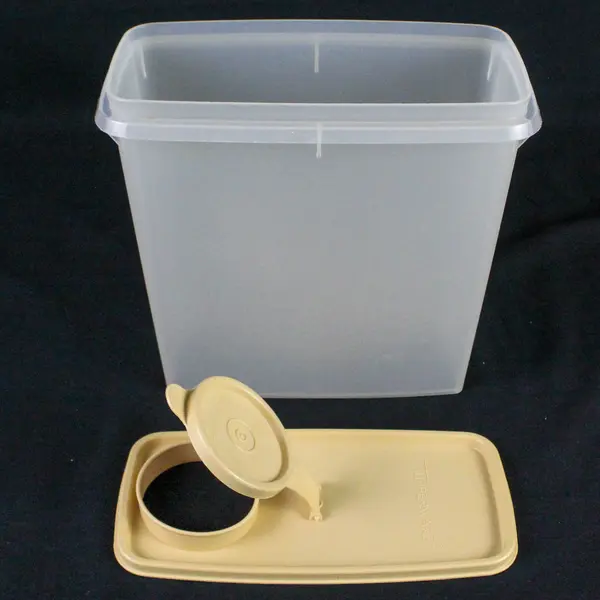 Vintage Tupperware Pitcher Cereal Keeper 469-15 Lid 471-10 