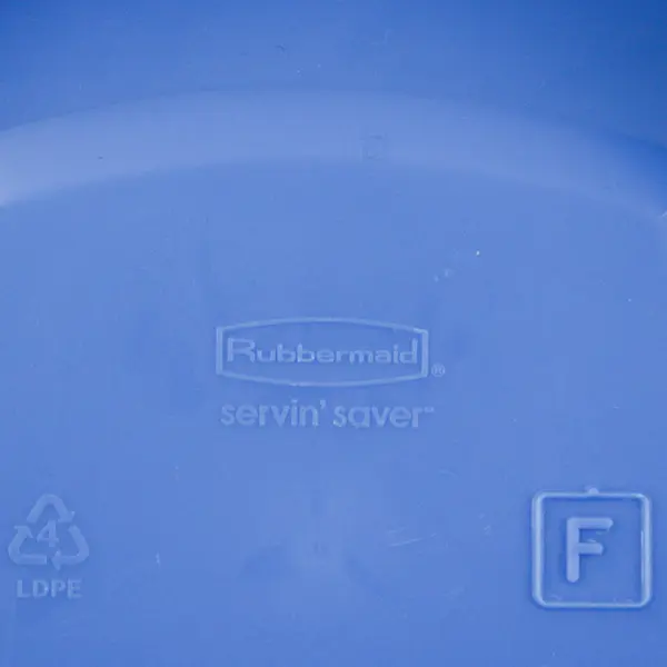 Rubbermaid Servin' Saver 556 Plastic Food Canister 4.5 Quarts with Blue Lid