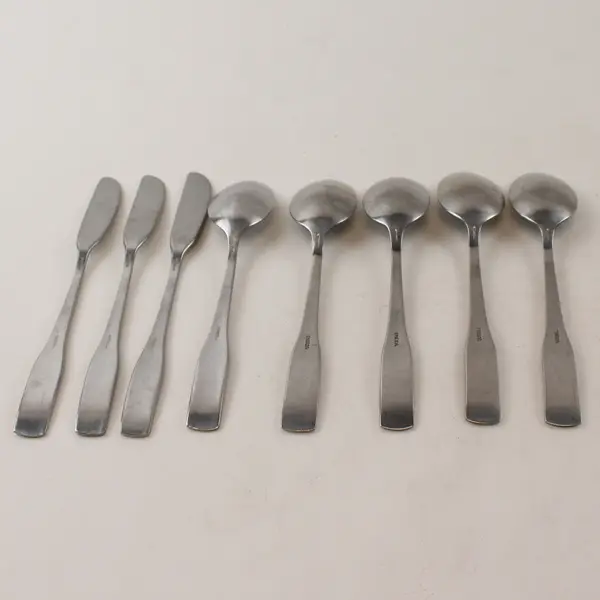 Lot Of 8 Oneida Silver Persuasion (Stainless) Flatware 5 Teaspoons 3 Knives