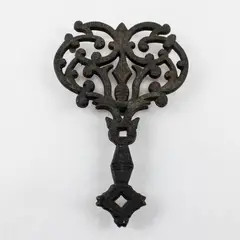 Vintage Wilton Cast Iron Trivet Rustic Heart Decorative Collectible