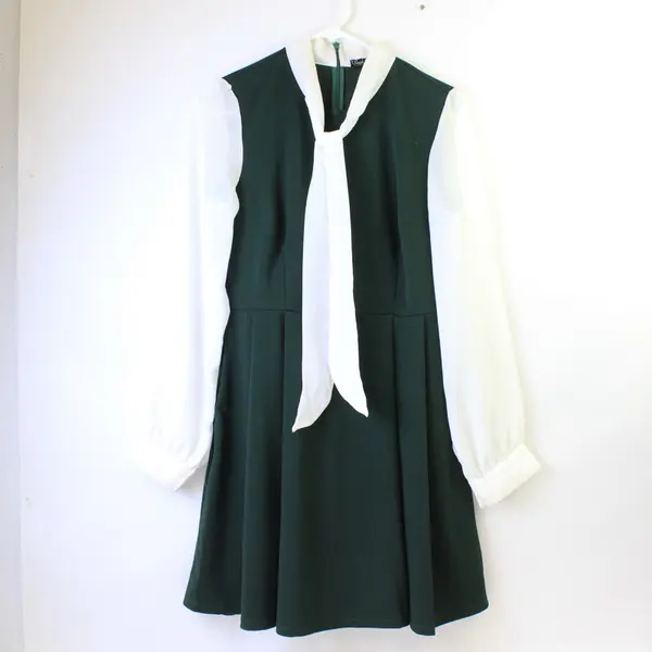 Smak Parlour Retro Green and White Long-Sleeved Mod Dress Women's Medium FLAWED