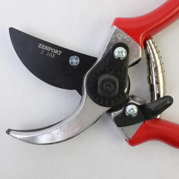 Zenport Red/Black Metal Gardening Tool Handheld Swiss-Style Pruning Shears Z103